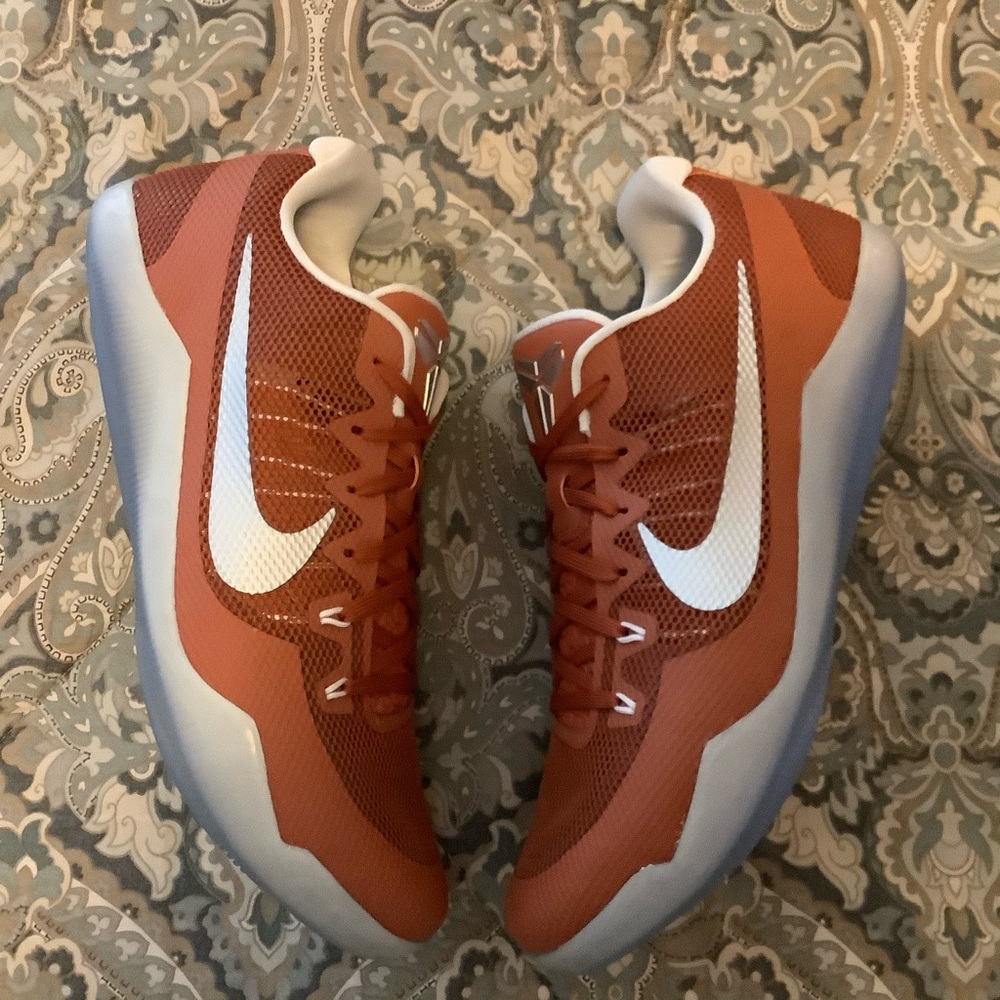 New Nike Kobe XI TB UT Longhorns Desert Orange Mens Sz 17